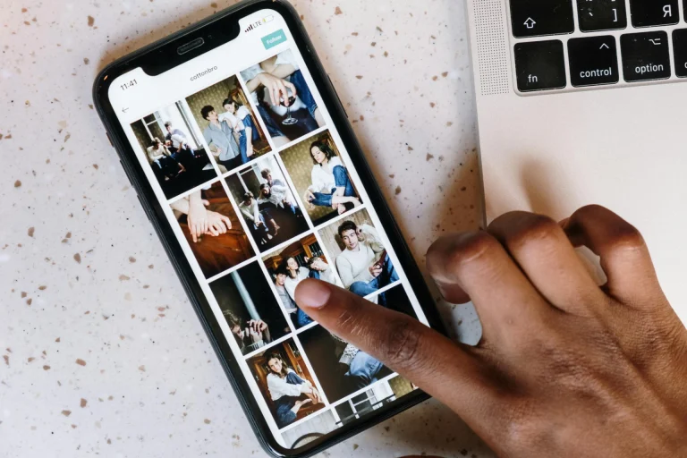 Capturing Memories: Turning iPhone Photos into Personalized Journals