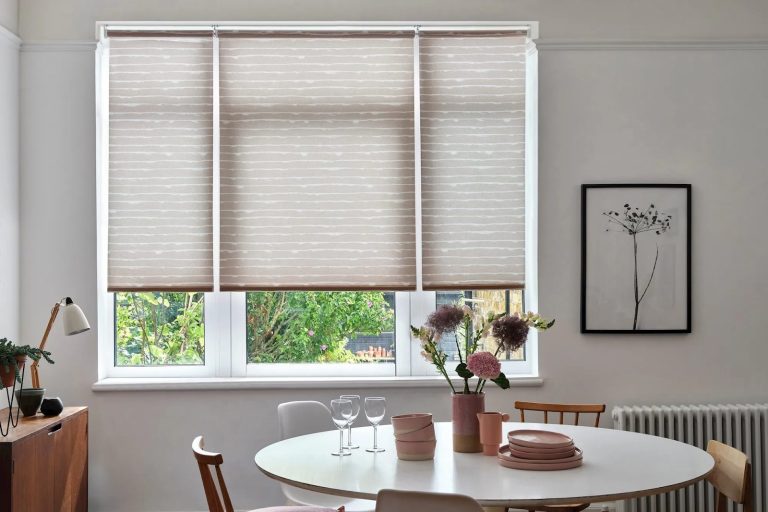 Reasons Why Should You Use Roller Blinds For Your Home