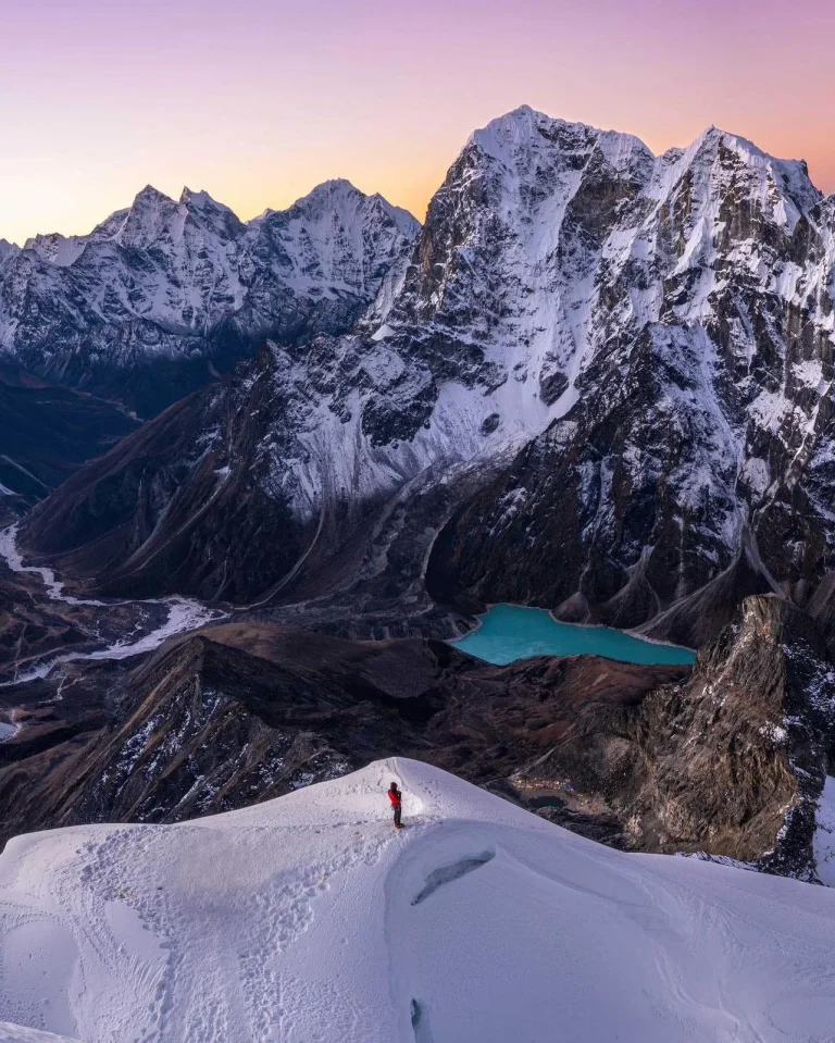 Experience the Stunning Views: 3 Must-See Sights on the Everest Base Camp Trek and Manaslu Circuit Trek