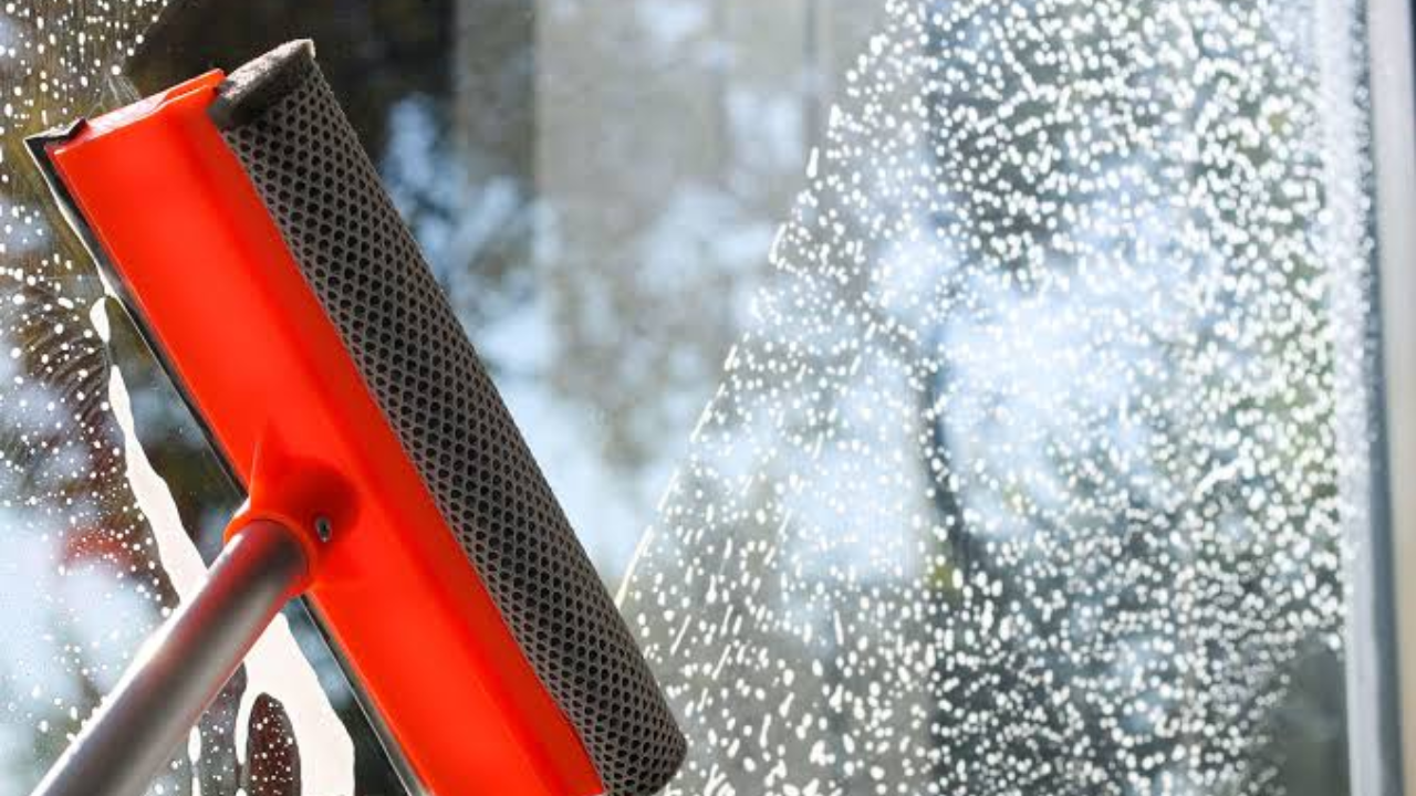 Window Cleaning Hard-to-Reach Areas: Homeowners Should Know